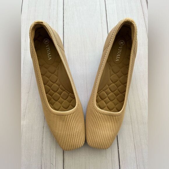 Chic Tan Knit Heels - Picture 2 of 6